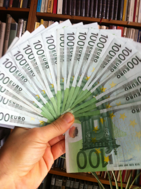 Geldfächer aus Hundert-Euro-Scheinen